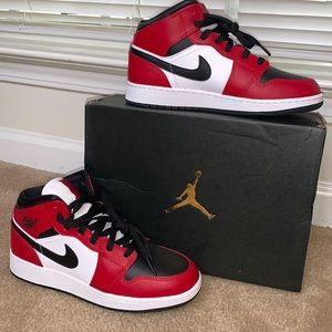 AIR JORDAN 1 MID (GS)❤️🔥